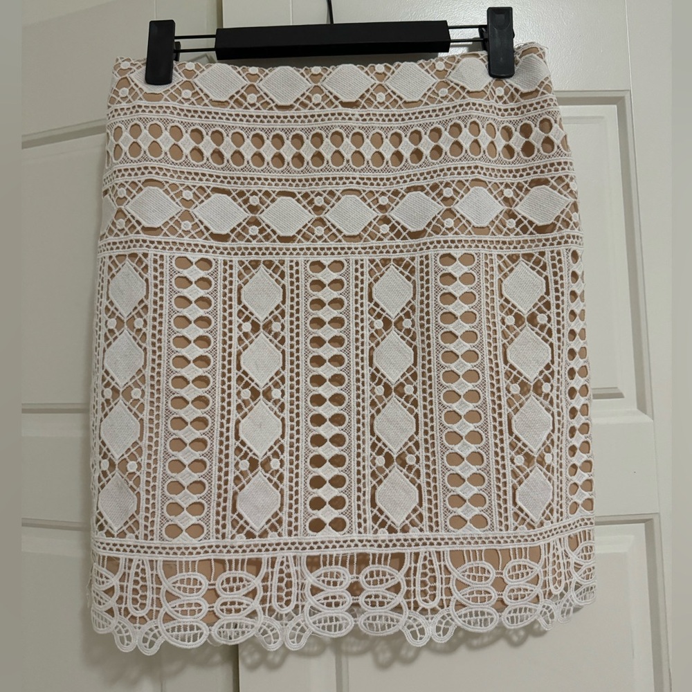 White Fitted Mini Lace Skirt